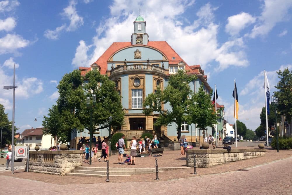 KDV - Absperrpoller vor dem Rathaus von Donaueschingen