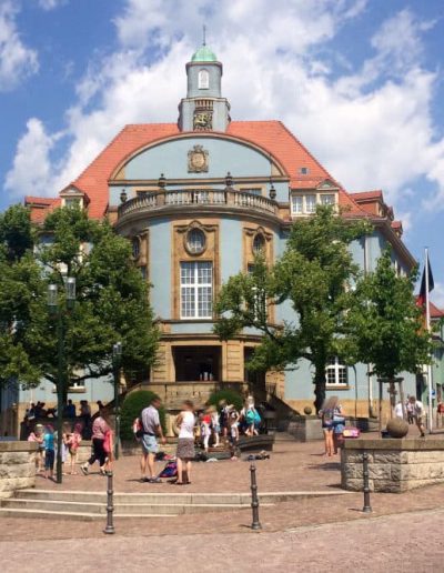KDV - Absperrpoller vor dem Rathaus von Donaueschingen