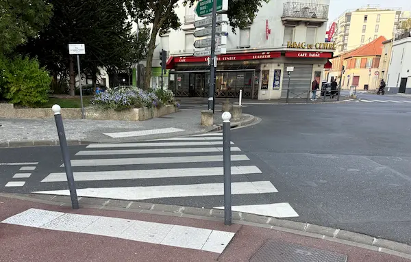 Fußgängerüberweg in Issy-les-Moulineaux (Paris)